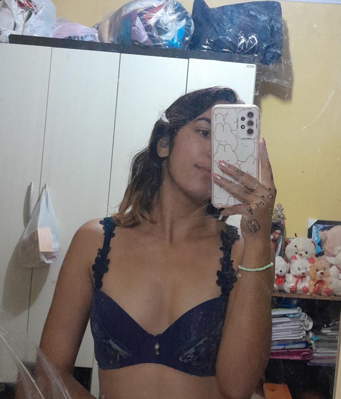 Novinha crente da buceta inchada e cuzinho apertado.